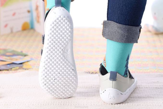 bambini a piedi nudi allegri grigio Be Lenka 80JV208