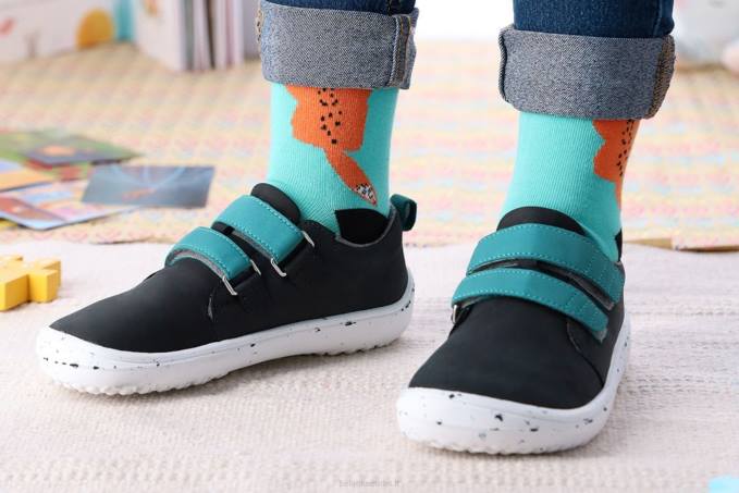 bambini a piedi nudi allegri nero e verde Be Lenka 80JV210