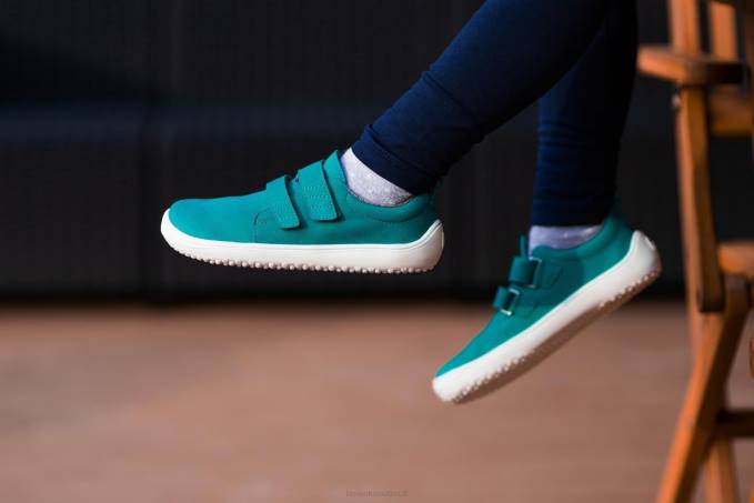 bambini a piedi nudi allegri verde acqua Be Lenka 80JV203