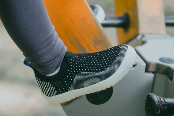 vantaggio delle scarpe da ginnastica a piedi nudi per bambini nero bianco Be Lenka 80JV215