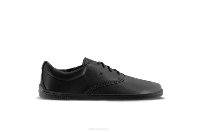 uomini scarpe a piedi nudi paesaggio urbano tutto nero Be Lenka 80JV2