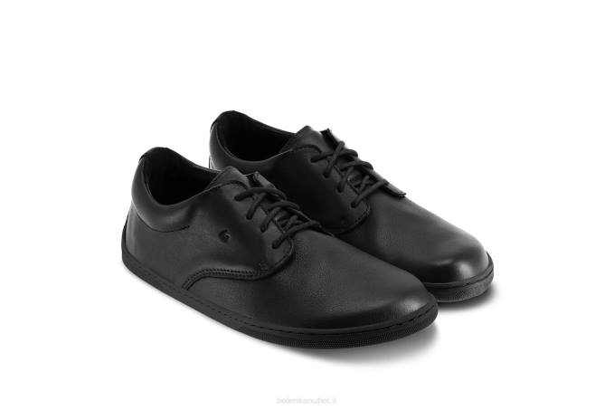 uomini scarpe a piedi nudi paesaggio urbano tutto nero Be Lenka 80JV2