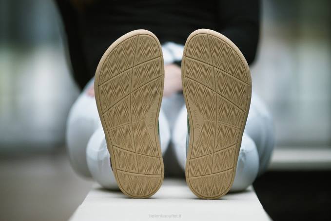 uomini scarpe a piedi nudi paesaggio urbano verde salvia Be Lenka 80JV3