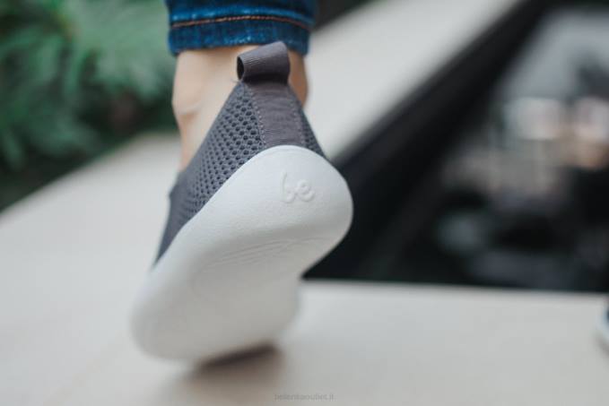 uomini le scarpe da ginnastica a piedi nudi elevano grigio Be Lenka 80JV34
