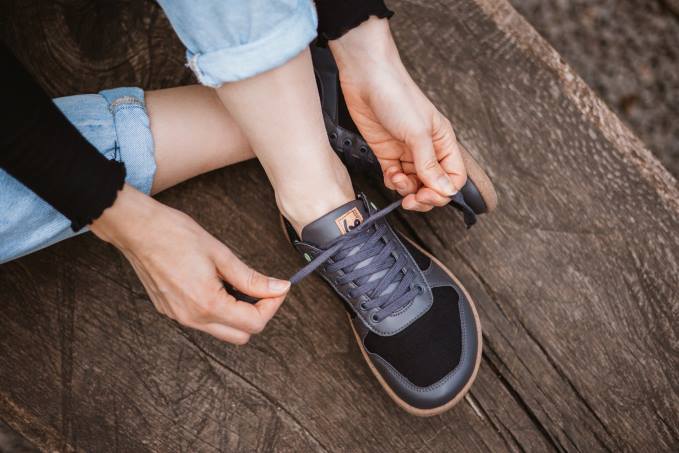 uomini scarpe da ginnastica a piedi nudi - campione 2.0 - vegan grigio scuro e nero Be Lenka 80JV13